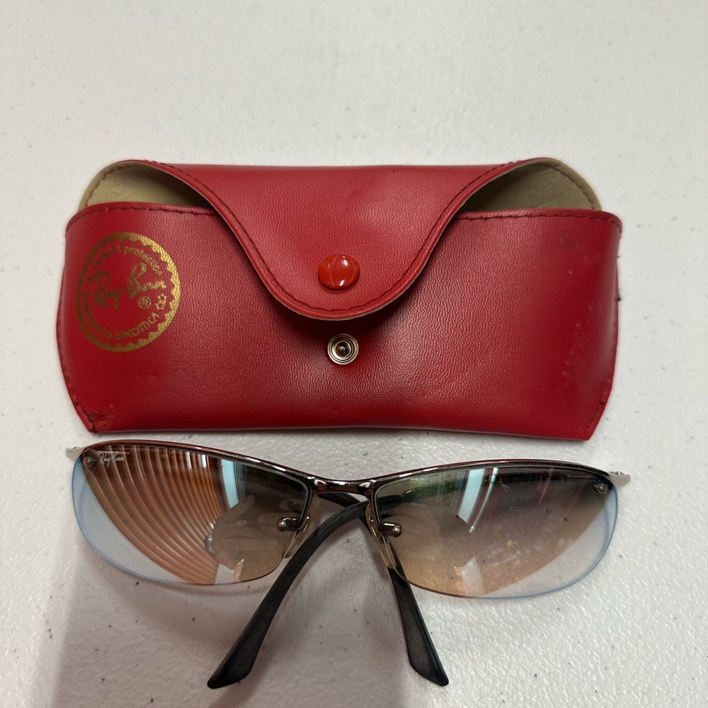 Ray-Ban RB3186 003/Z1 63-15 
Pre-owned with minor scratches